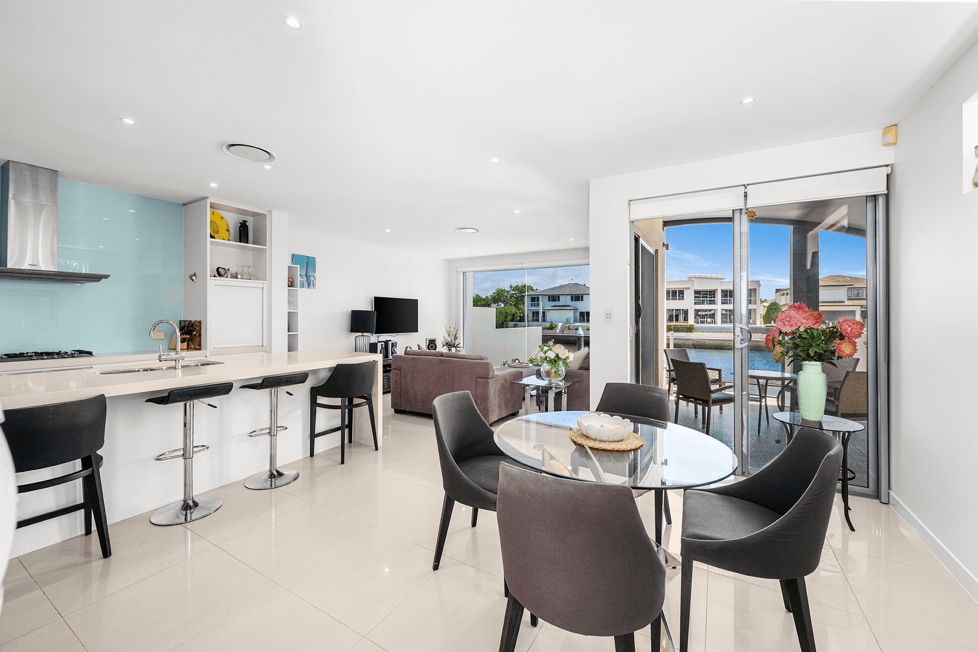 2/11 South Quay Drive, BIGGERA WATERS, QLD 4216