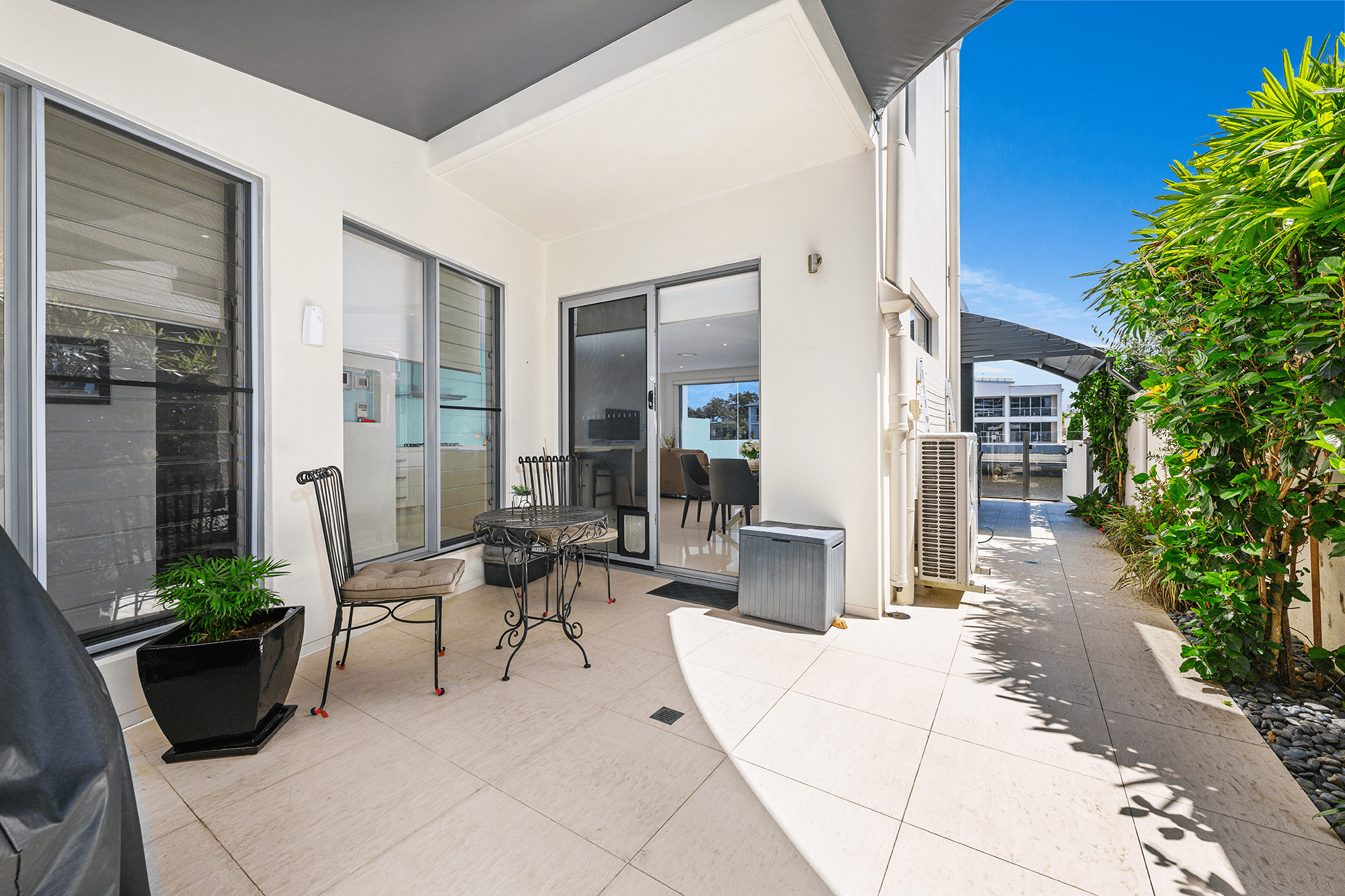 2/11 South Quay Drive, BIGGERA WATERS, QLD 4216