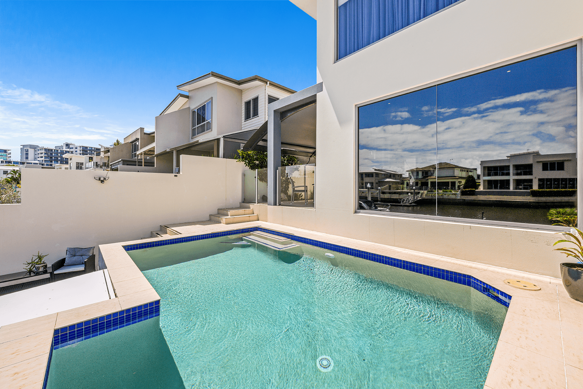 2/11 South Quay Drive, BIGGERA WATERS, QLD 4216