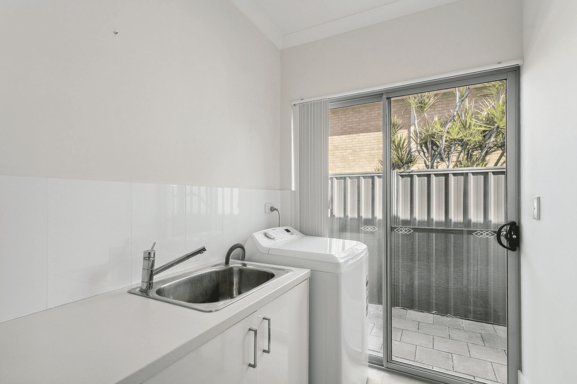 3/211 Royal Street, YOKINE, WA 6060