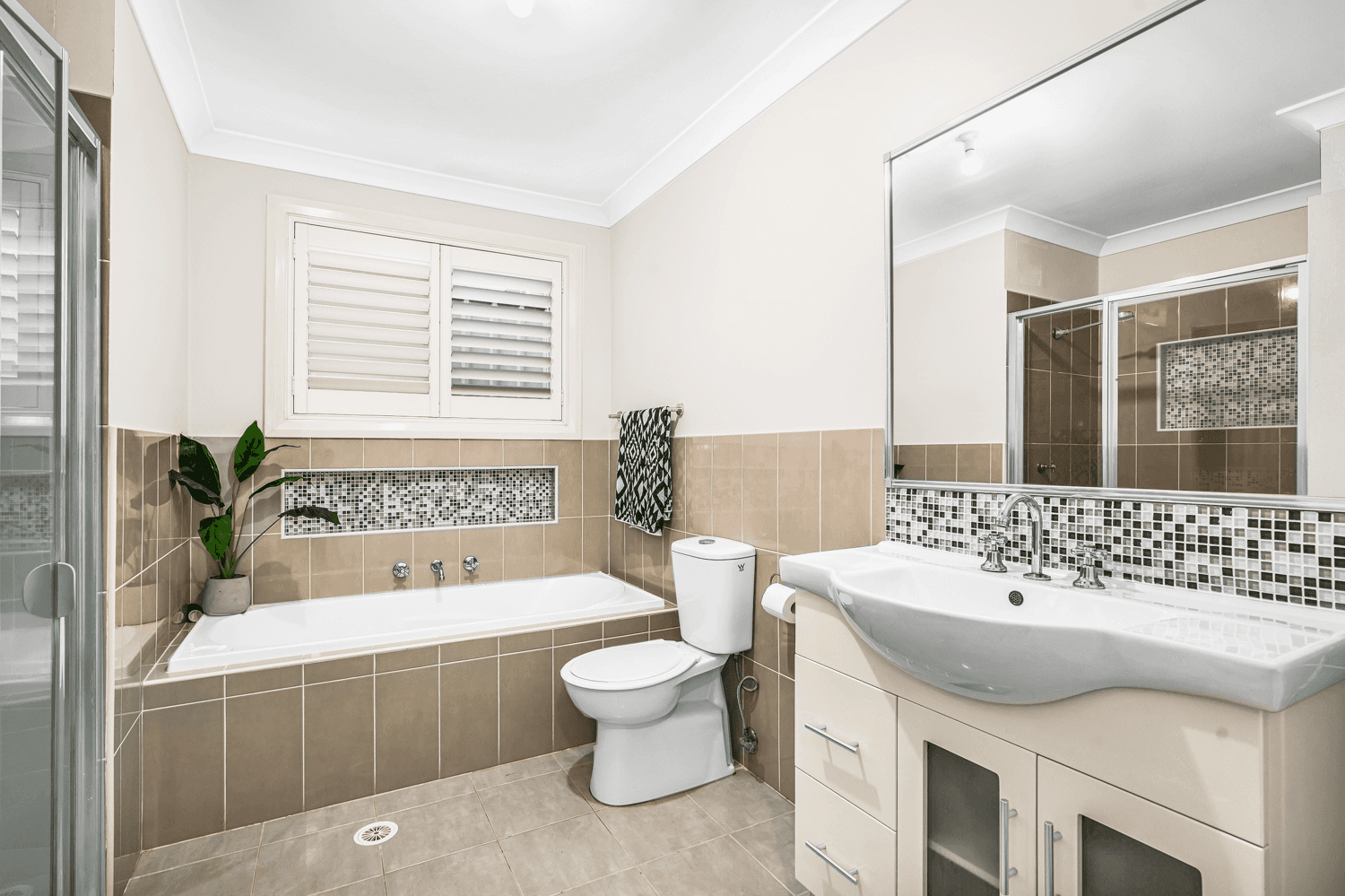 137 Glenmore Ridge Drive, GLENMORE PARK, NSW 2745