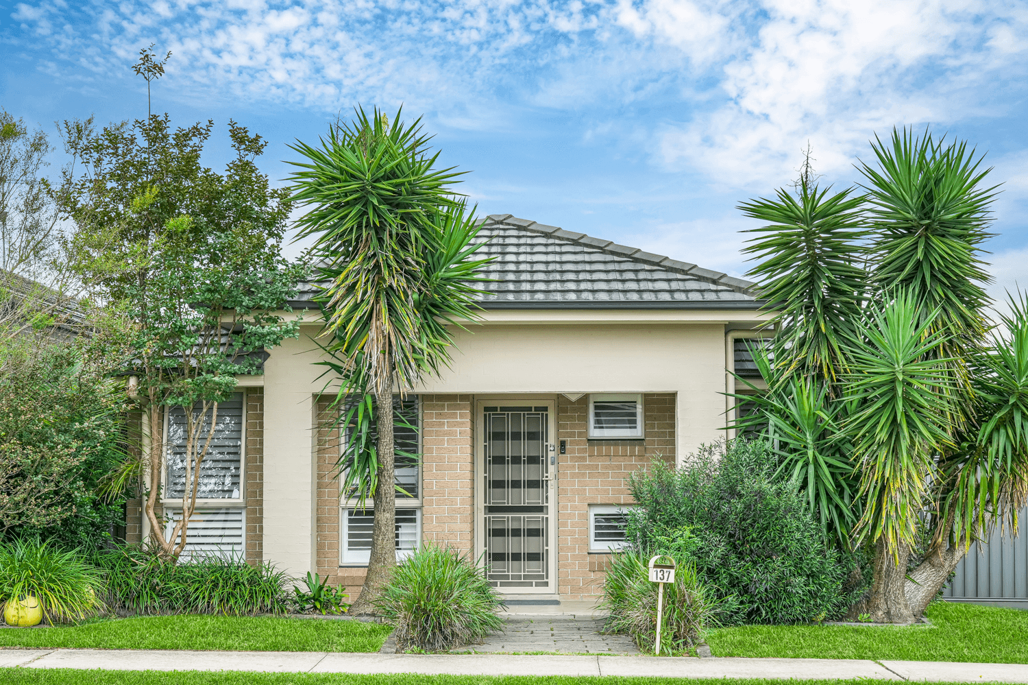 137 Glenmore Ridge Drive, GLENMORE PARK, NSW 2745