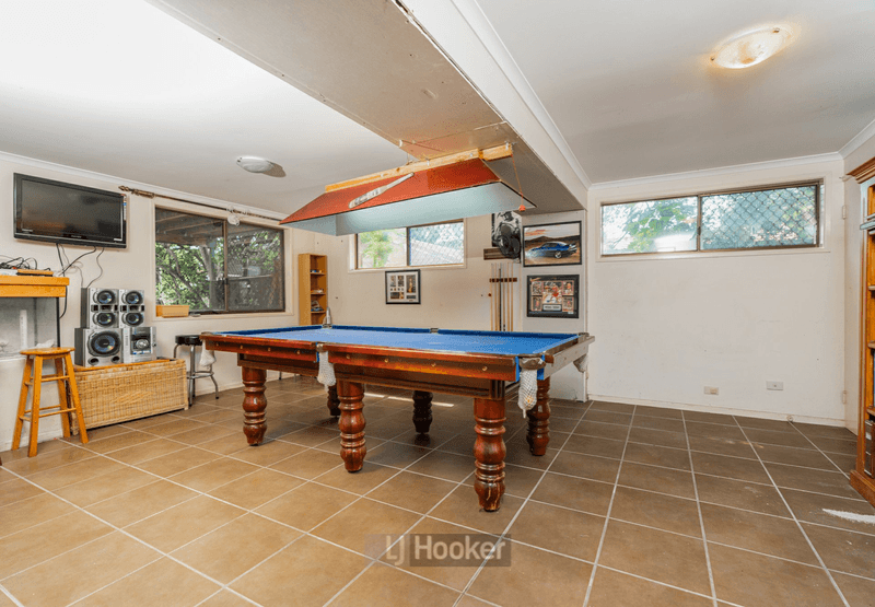 11 Limerick Drive, CRESTMEAD, QLD 4132