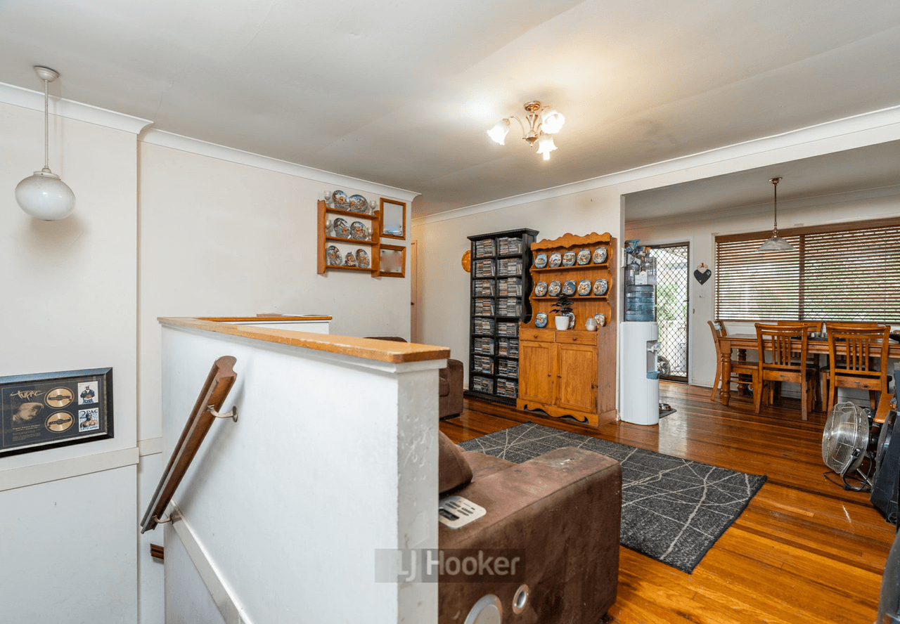 11 Limerick Drive, CRESTMEAD, QLD 4132