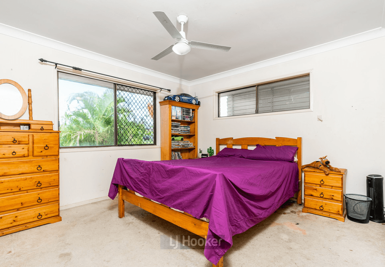 11 Limerick Drive, CRESTMEAD, QLD 4132