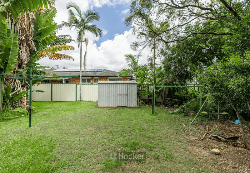 11 Limerick Drive, CRESTMEAD, QLD 4132