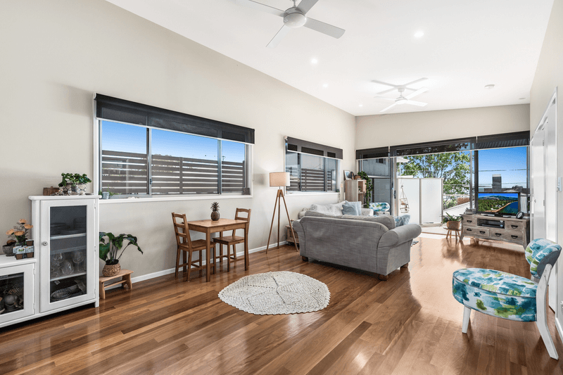 713 Esplanade, Lota, QLD 4179