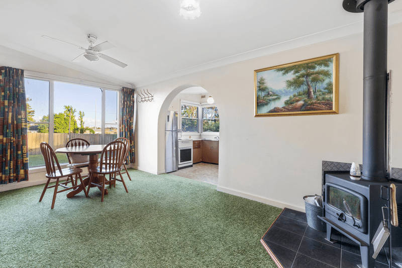 8 Anderson Drive, TARRO, NSW 2322