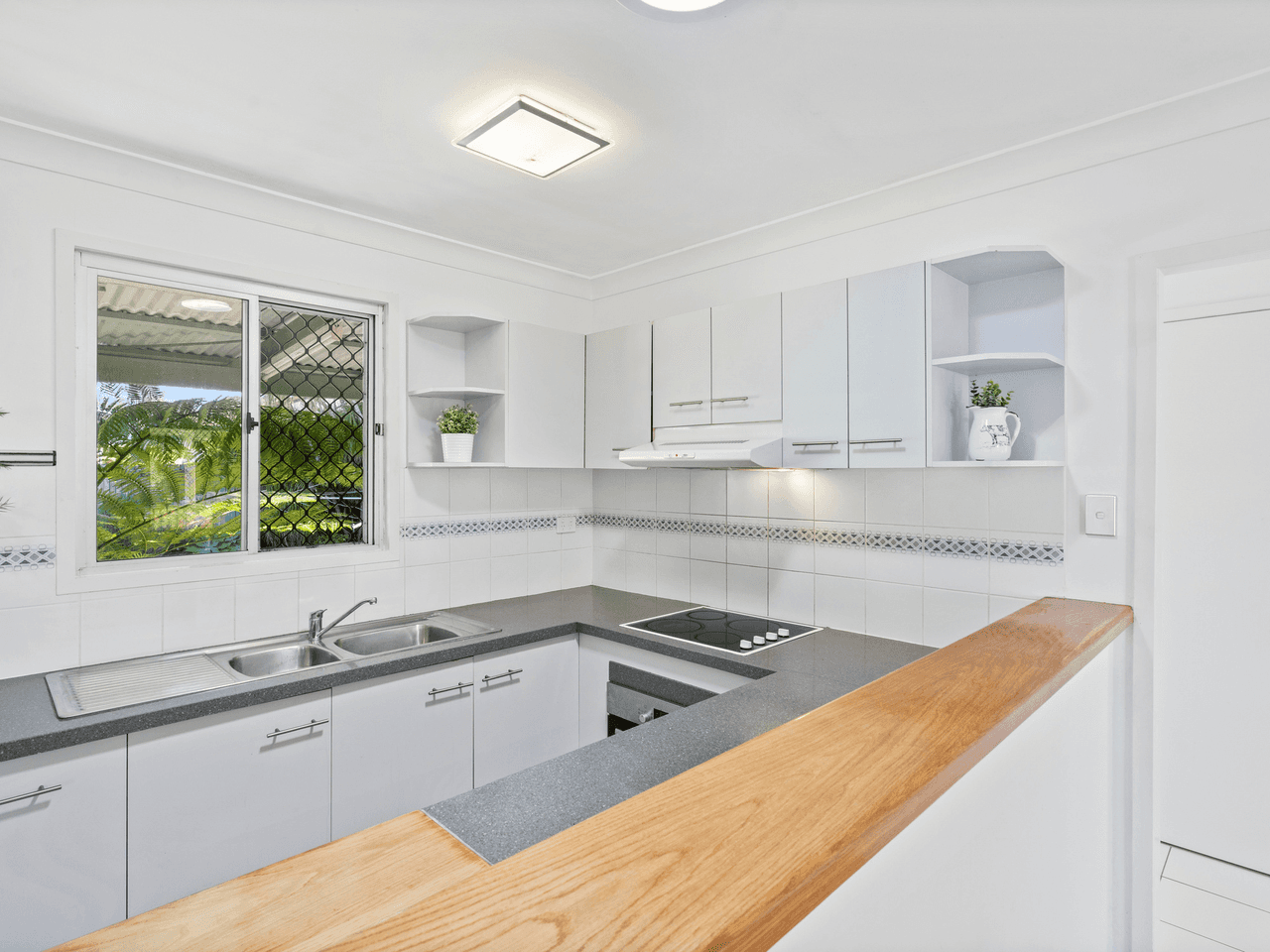 45 Thomas Street, WYNNUM, QLD 4178