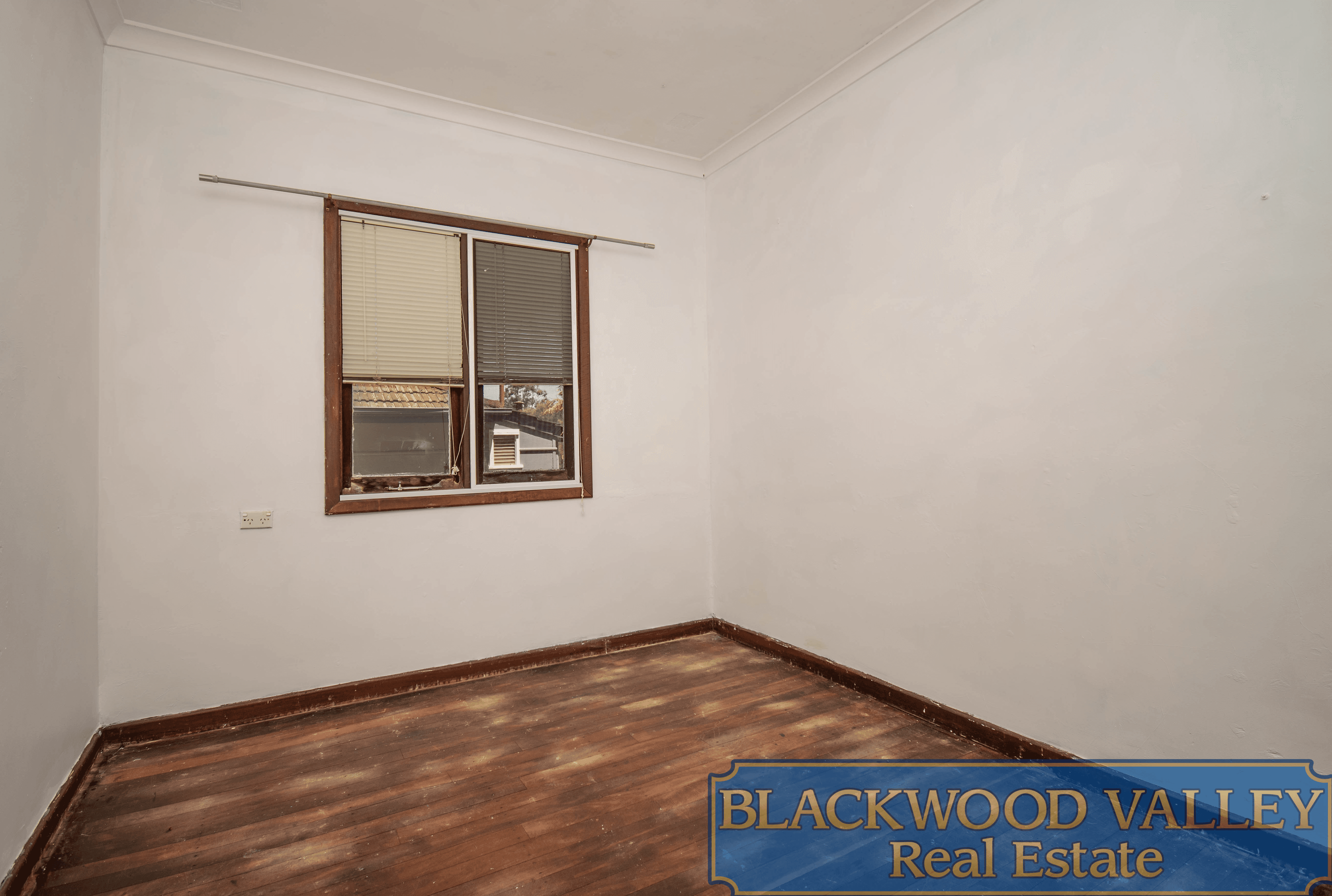 8 Cowley Street, BOYUP BROOK, WA 6244