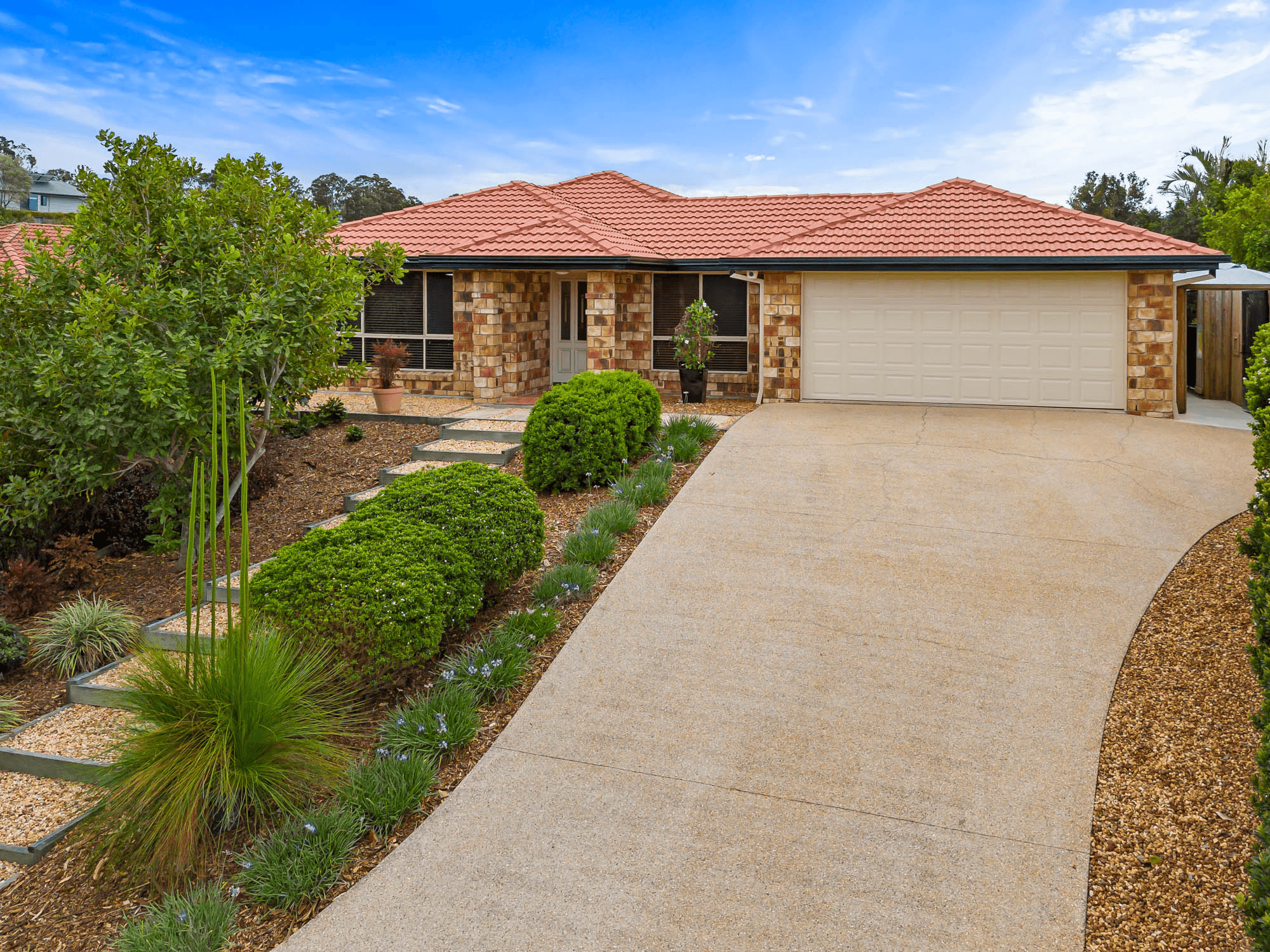 17 Roundelay Court, EATONS HILL, QLD 4037