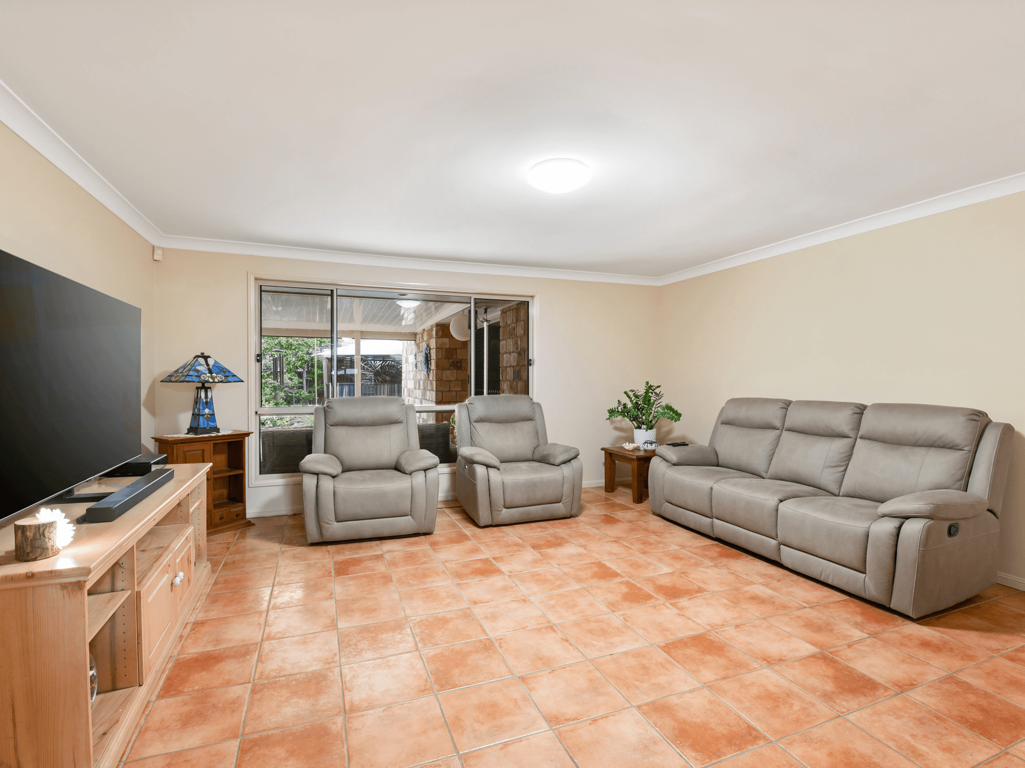 17 Roundelay Court, EATONS HILL, QLD 4037