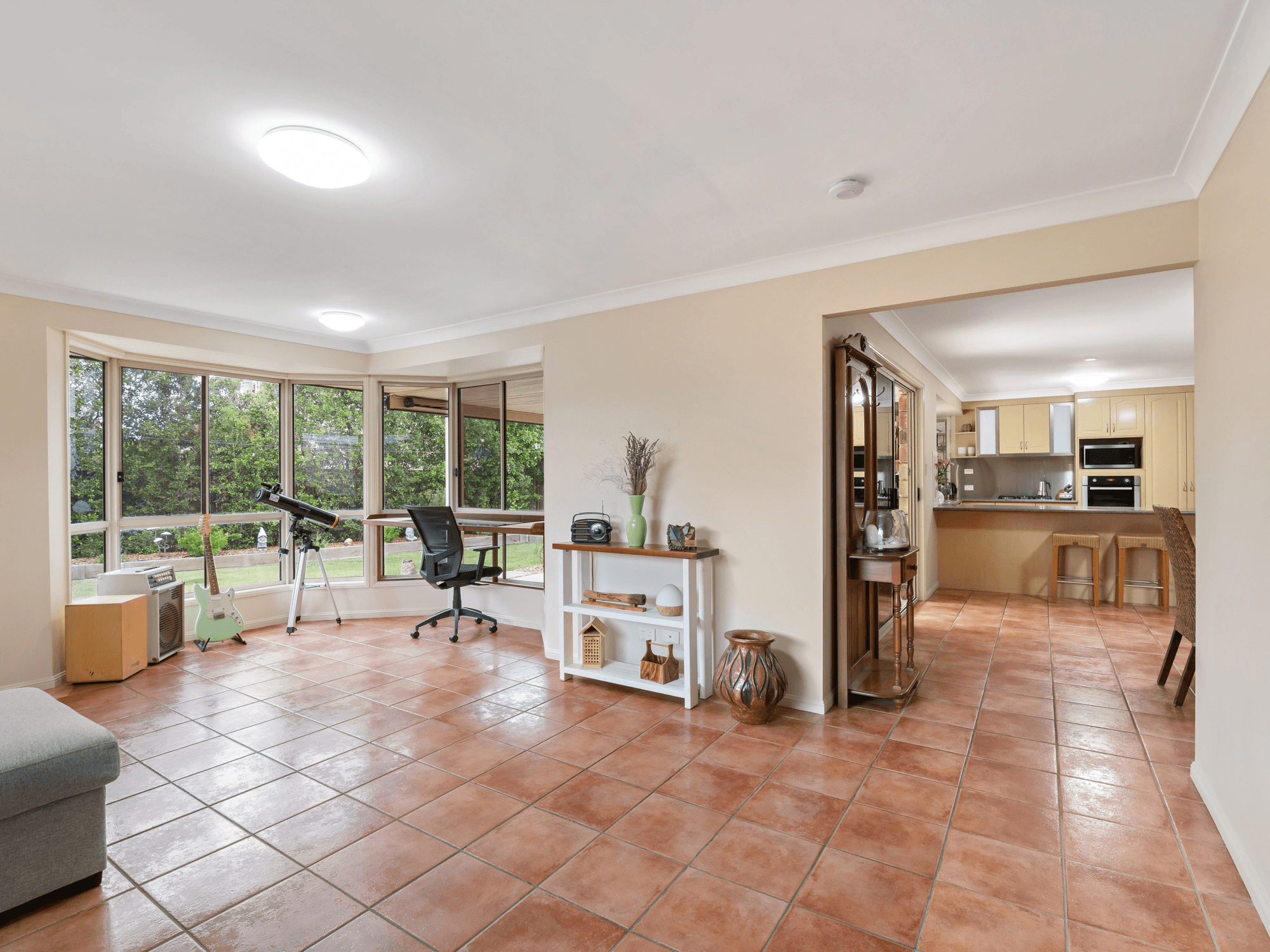 17 Roundelay Court, EATONS HILL, QLD 4037