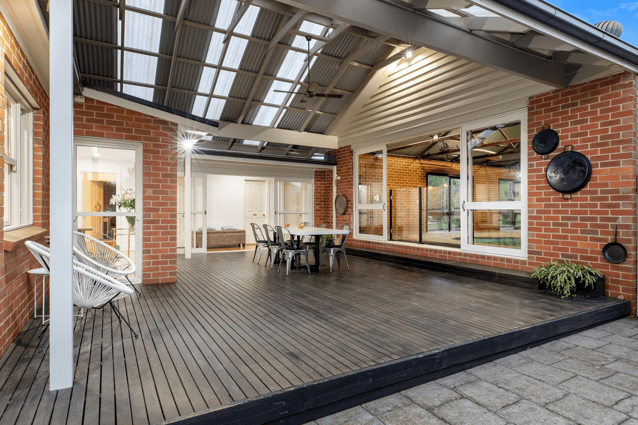 4 Lucern Close, ROMSEY, VIC 3434