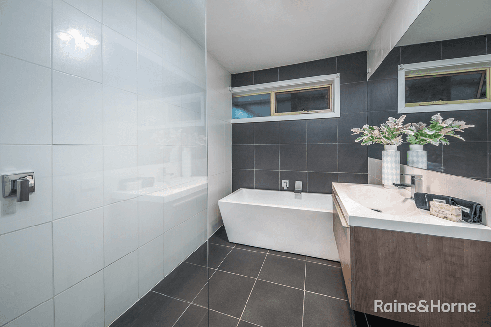 6 Lancaster Way, MELTON WEST, VIC 3337