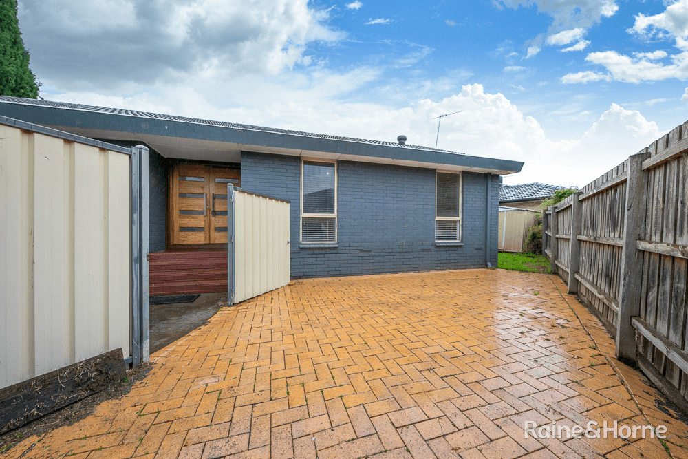 6 Lancaster Way, MELTON WEST, VIC 3337