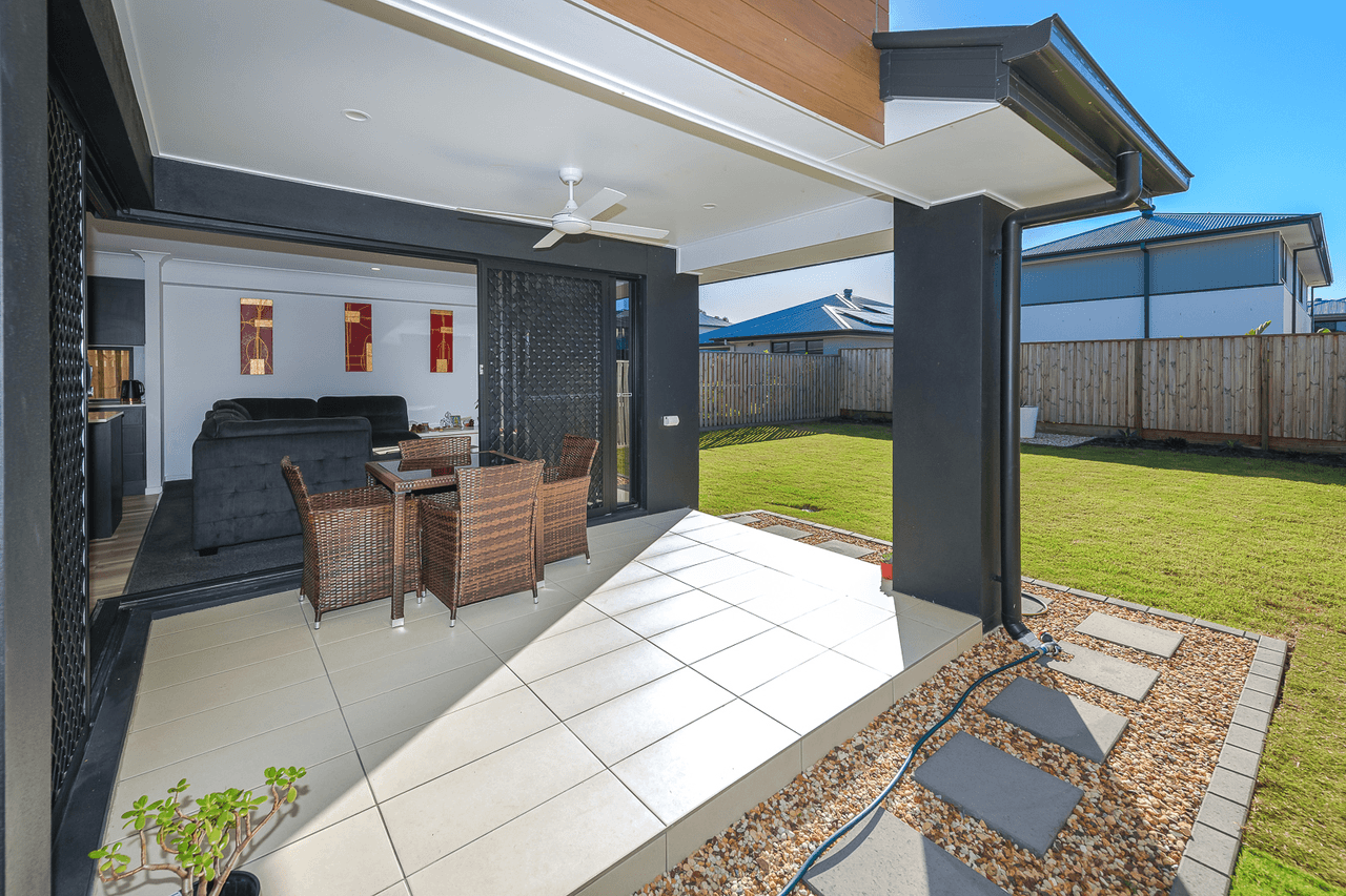 9 Lime Street, HELENSVALE, QLD 4212