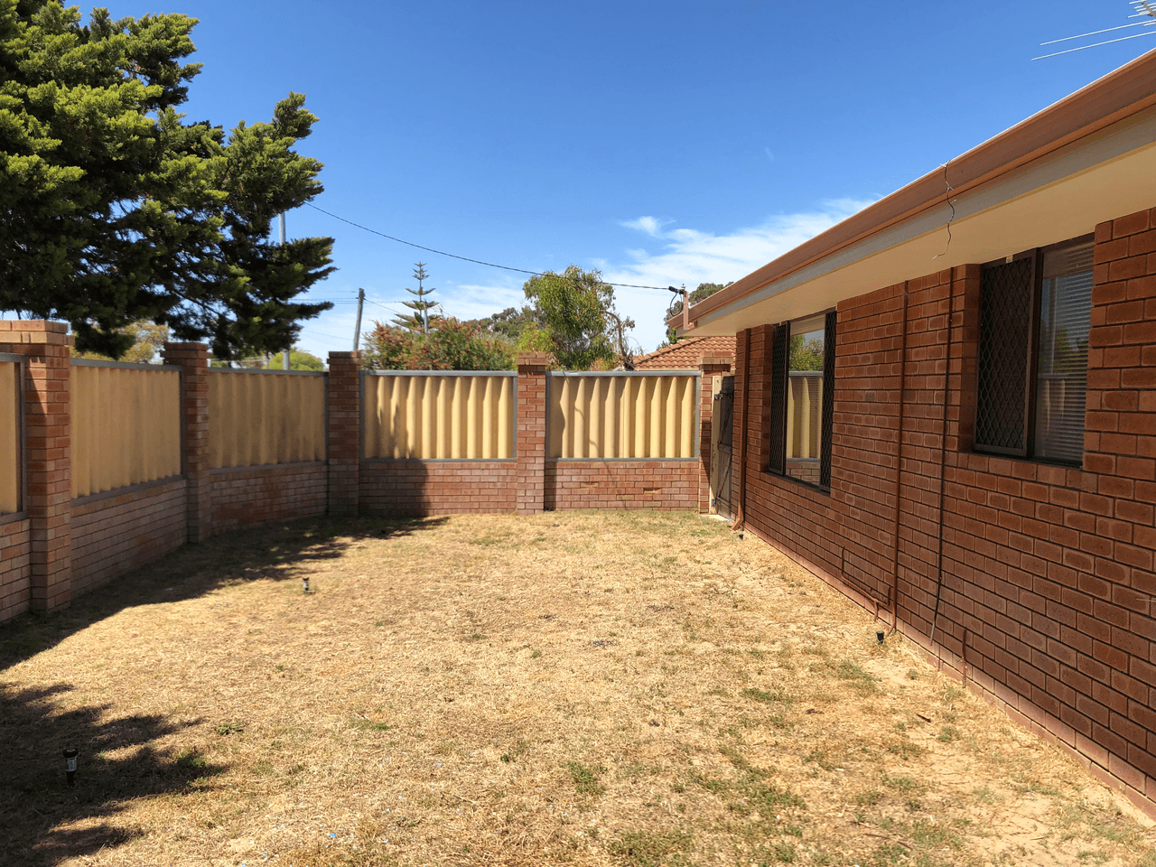 5 A & B Knowle Way, WARNBRO, WA 6169