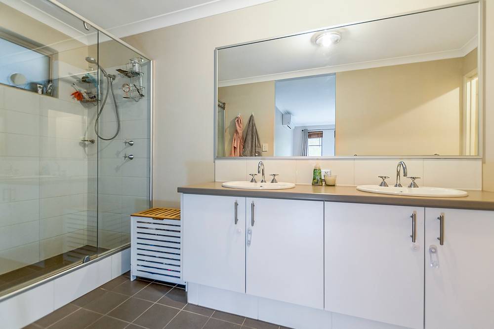 7 Golden Bay Drive, Golden Bay, WA 6174