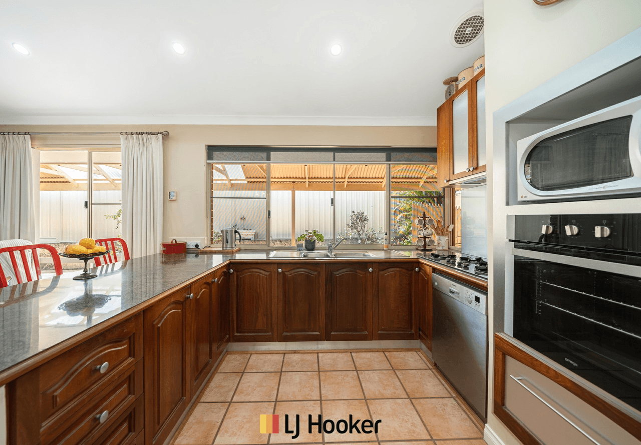 18 Oakland Hills Boulevard, CURRAMBINE, WA 6028