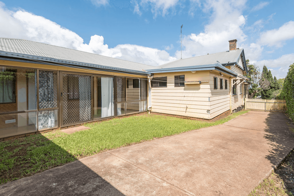 38 Hume Street, NORTH TOOWOOMBA, QLD 4350