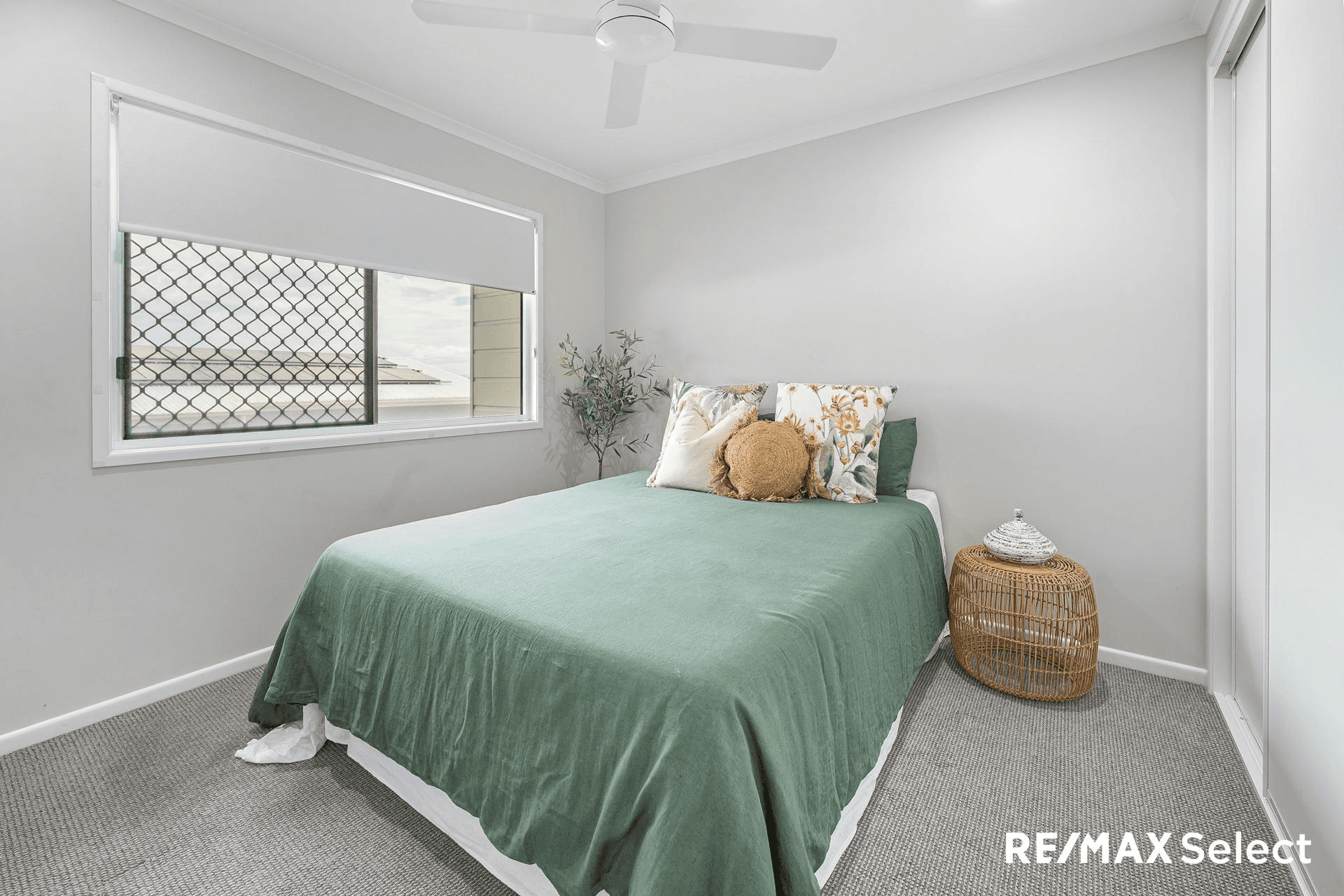 33 Azure Drv, RURAL VIEW, QLD 4740