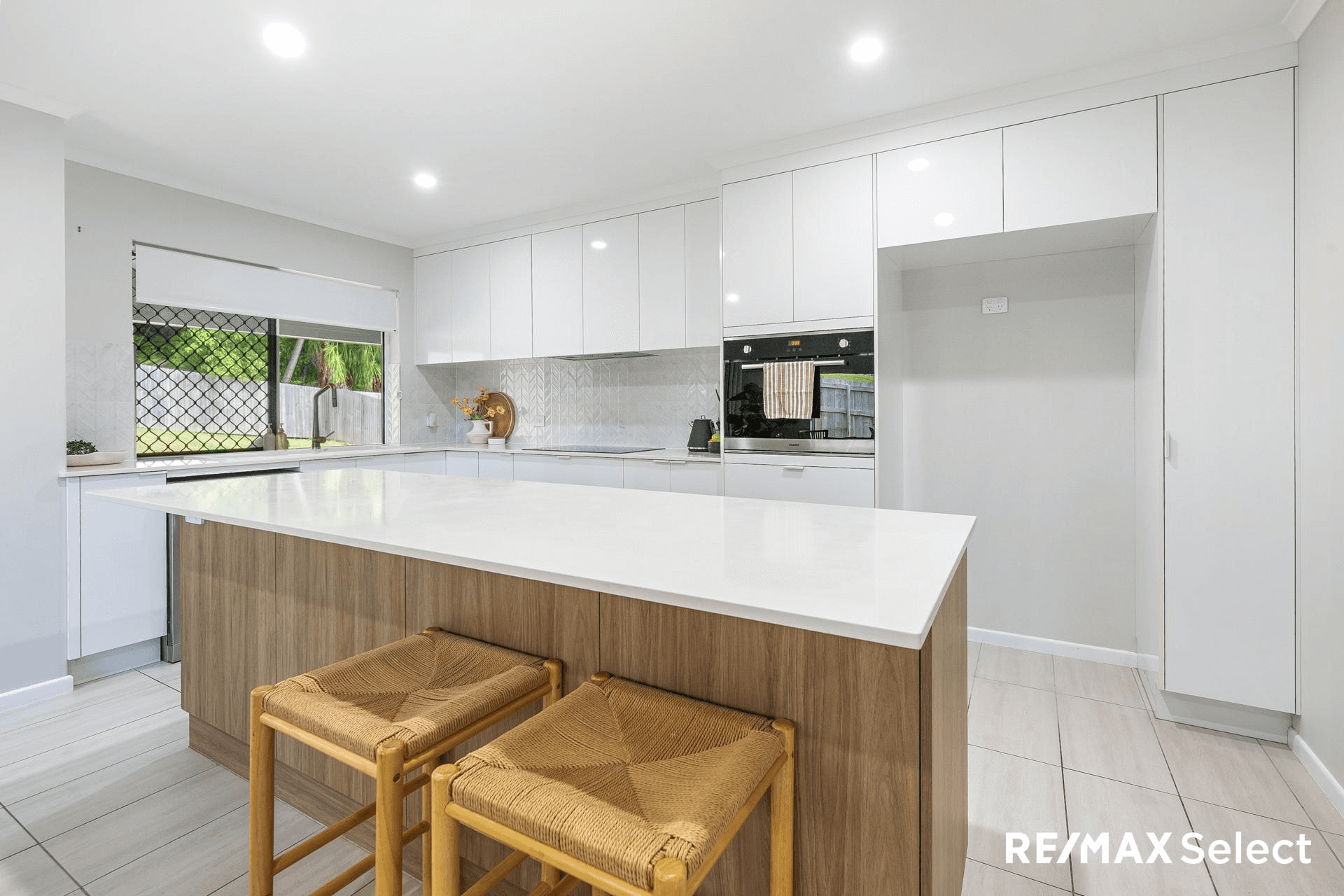 33 Azure Drv, RURAL VIEW, QLD 4740