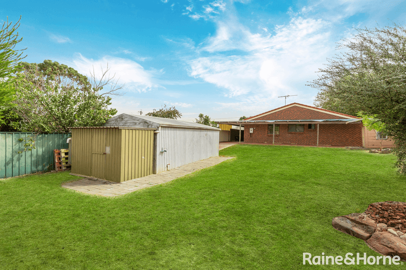 2 Cocks Avenue, MORPHETT VALE, SA 5162