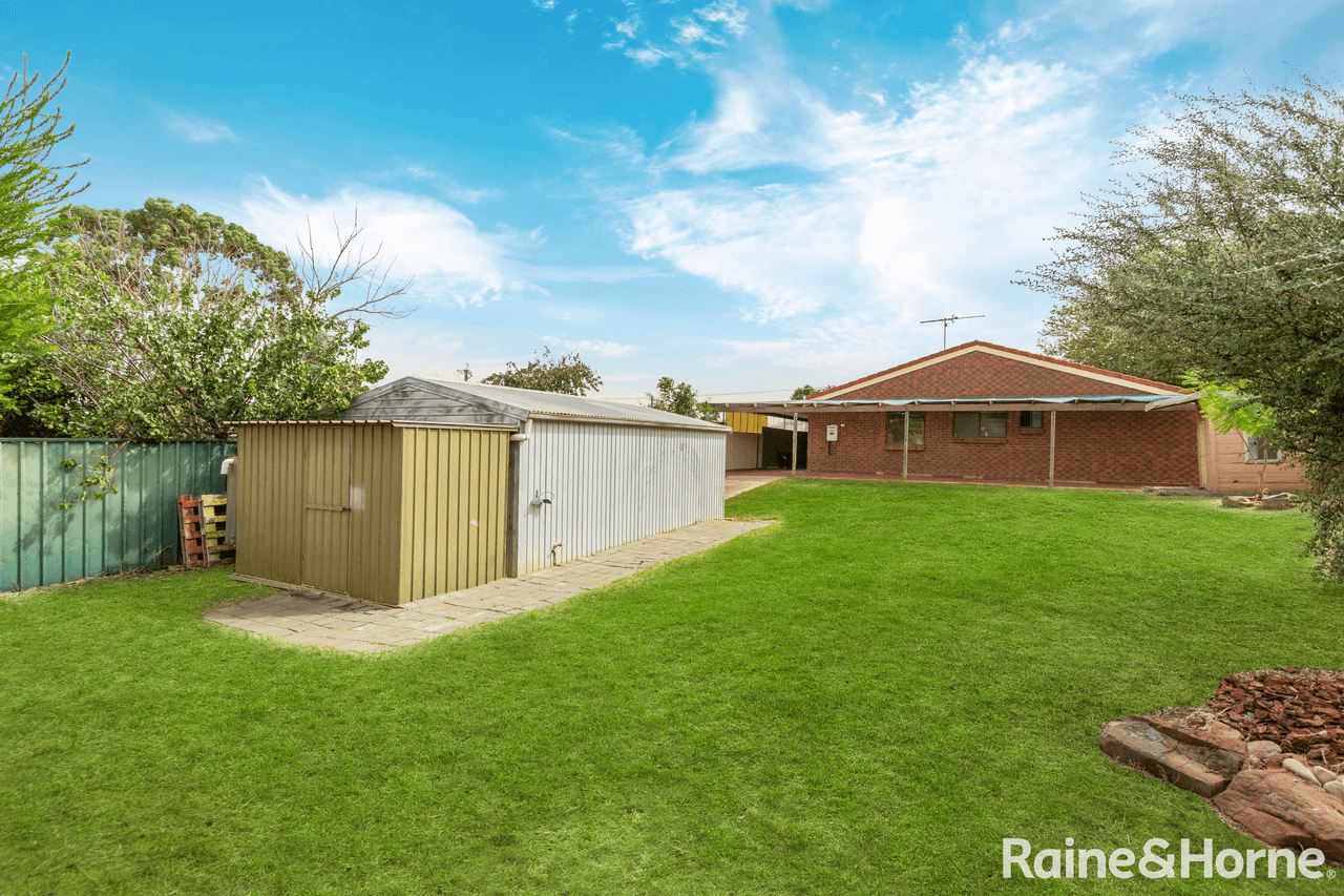 2 Cocks Avenue, MORPHETT VALE, SA 5162