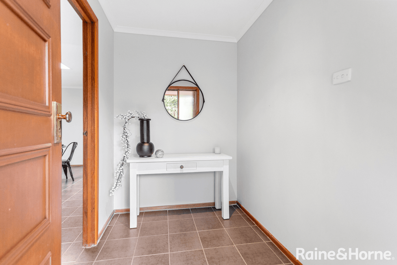 2 Cocks Avenue, MORPHETT VALE, SA 5162