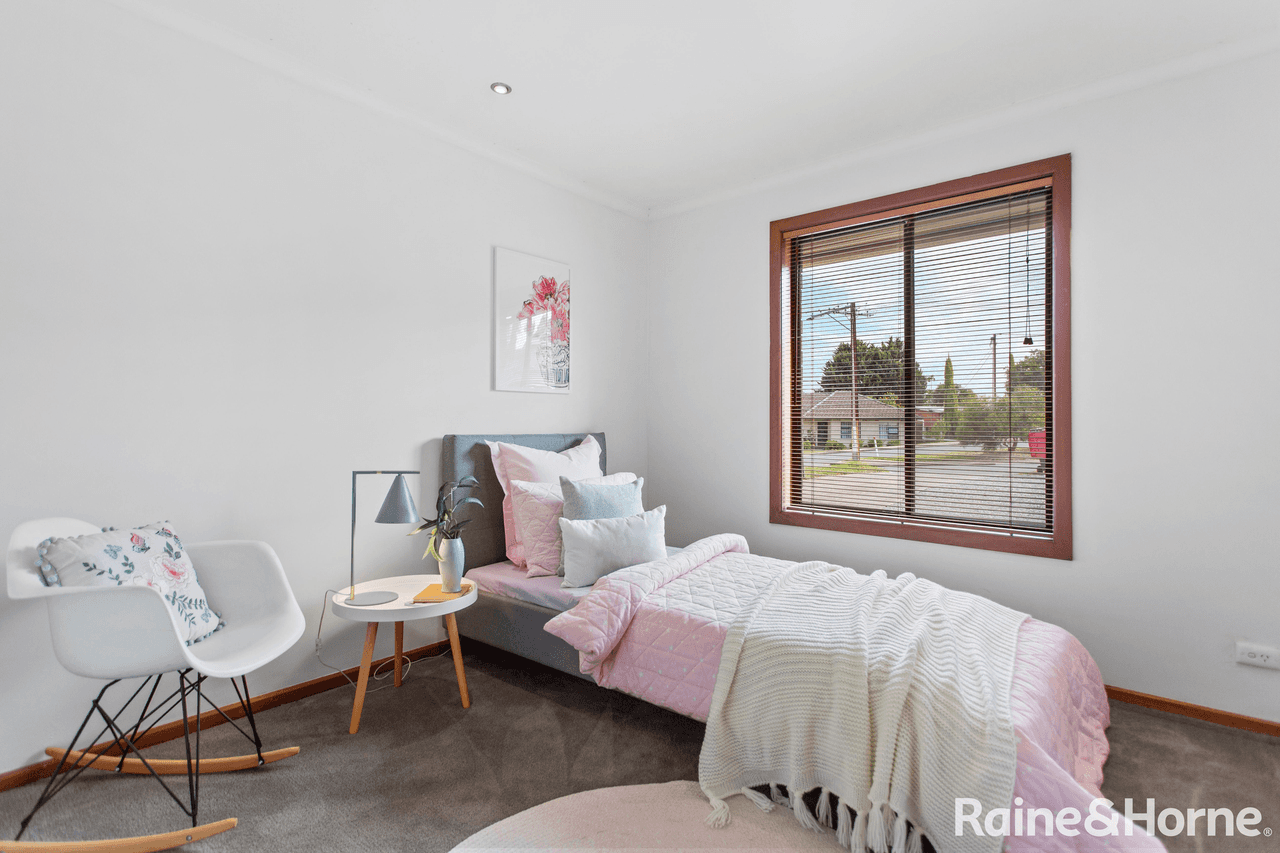 2 Cocks Avenue, MORPHETT VALE, SA 5162