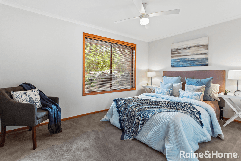 2 Cocks Avenue, MORPHETT VALE, SA 5162