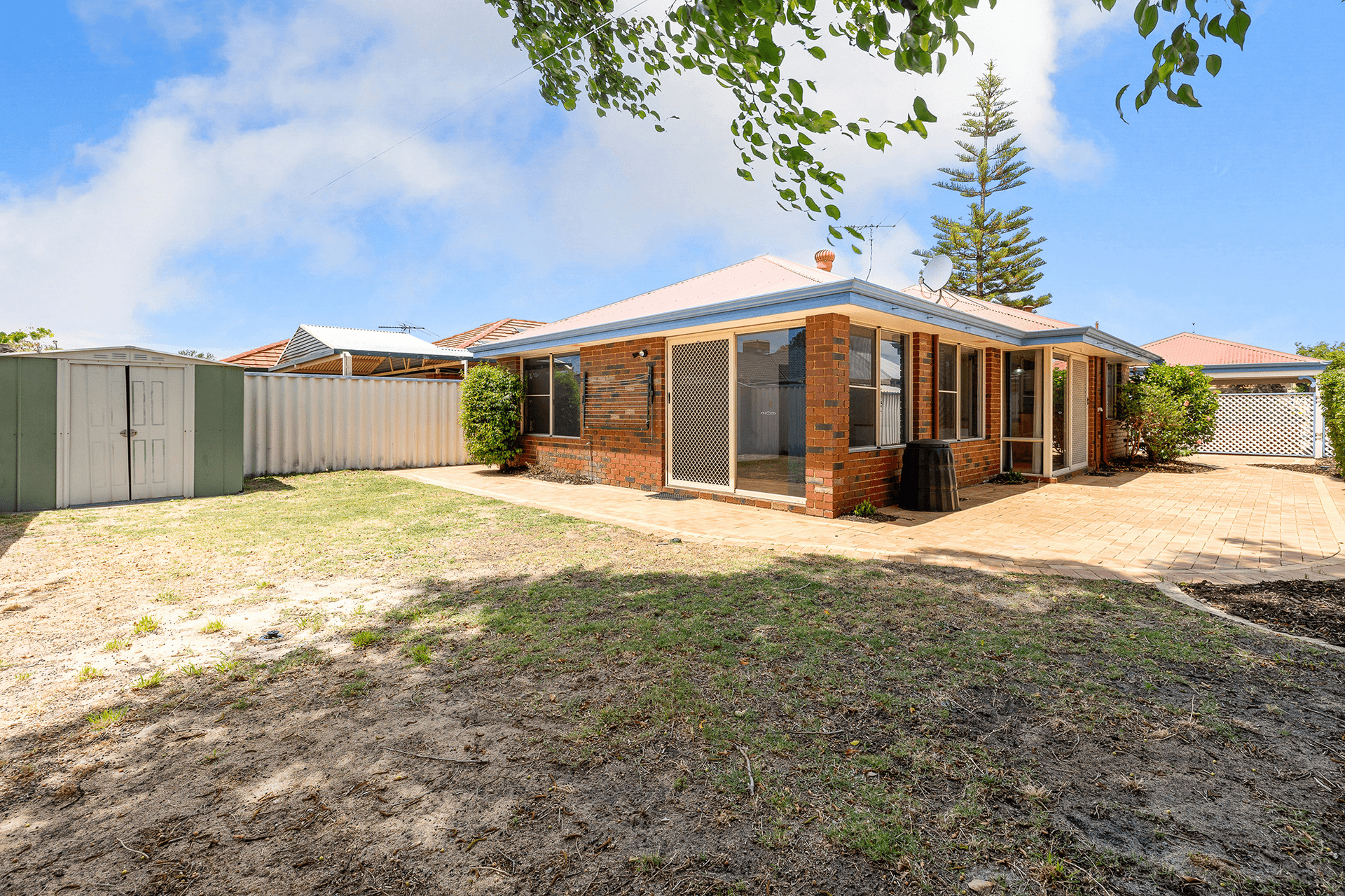 13 Beard Place, Queens Park, WA 6107