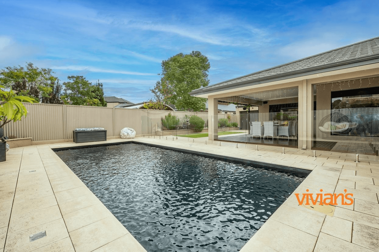 8 Arrowgrass Road, CANNING VALE, WA 6155