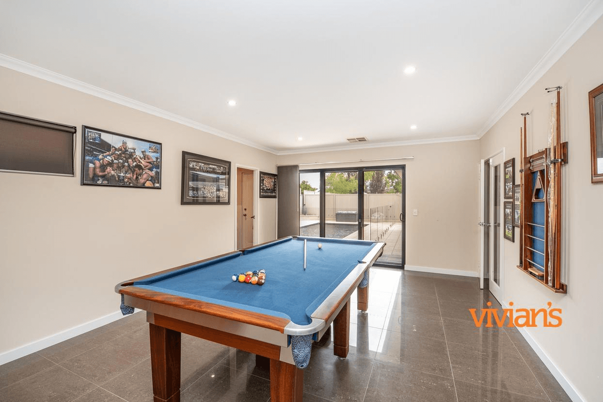 8 Arrowgrass Road, CANNING VALE, WA 6155