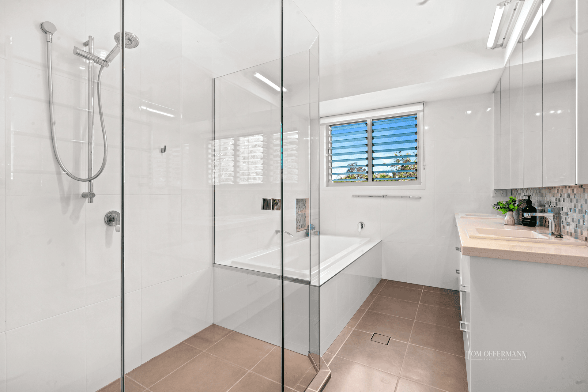 24 Seacove Court, Noosa Waters, QLD 4566