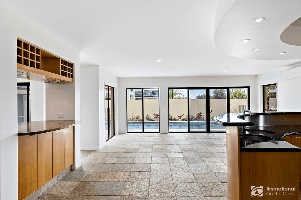 5 Rebholz Drive, BENOWA WATERS, QLD 4217