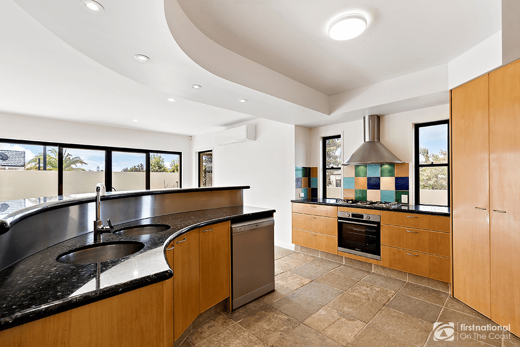 5 Rebholz Drive, BENOWA WATERS, QLD 4217