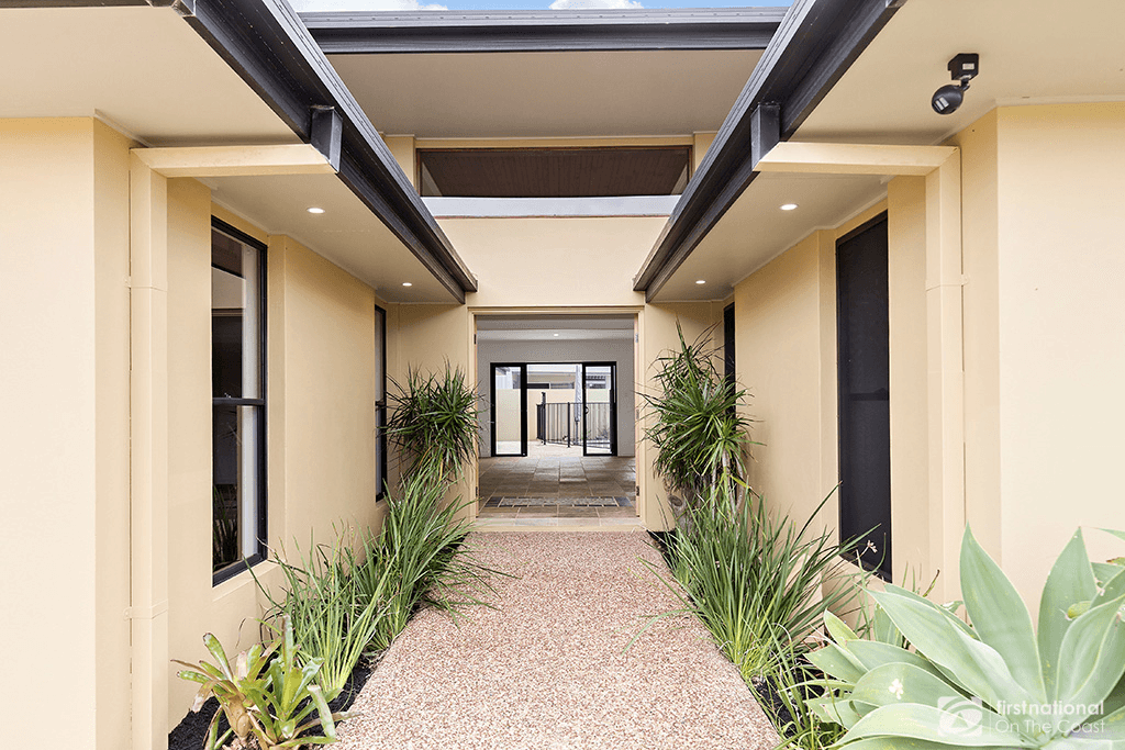5 Rebholz Drive, BENOWA WATERS, QLD 4217