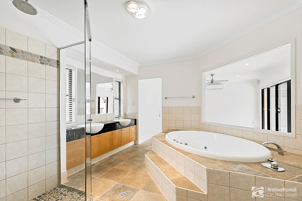5 Rebholz Drive, BENOWA WATERS, QLD 4217