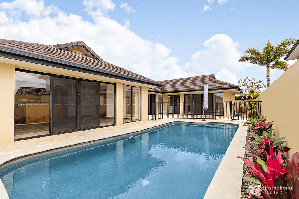 5 Rebholz Drive, BENOWA WATERS, QLD 4217