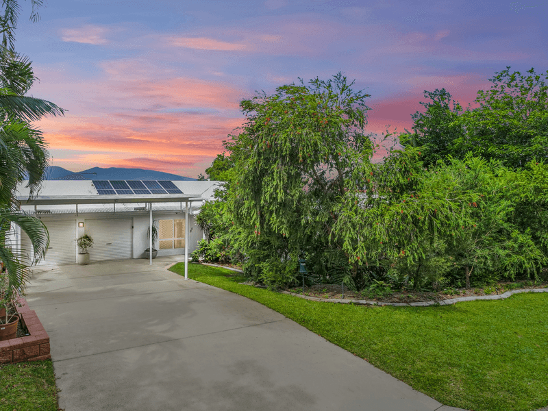 2 Strathmore Court, MOOROOBOOL, QLD 4870