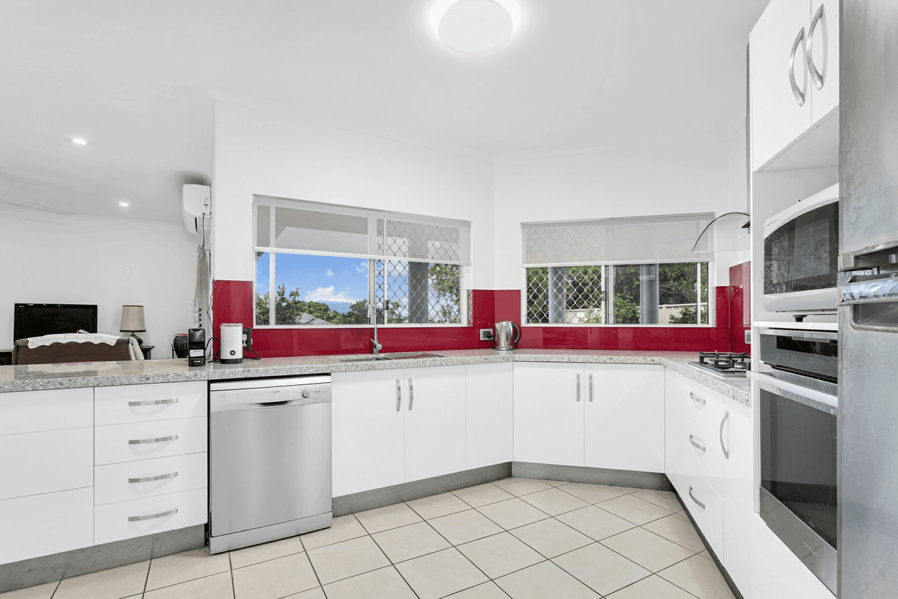 2 Strathmore Court, MOOROOBOOL, QLD 4870