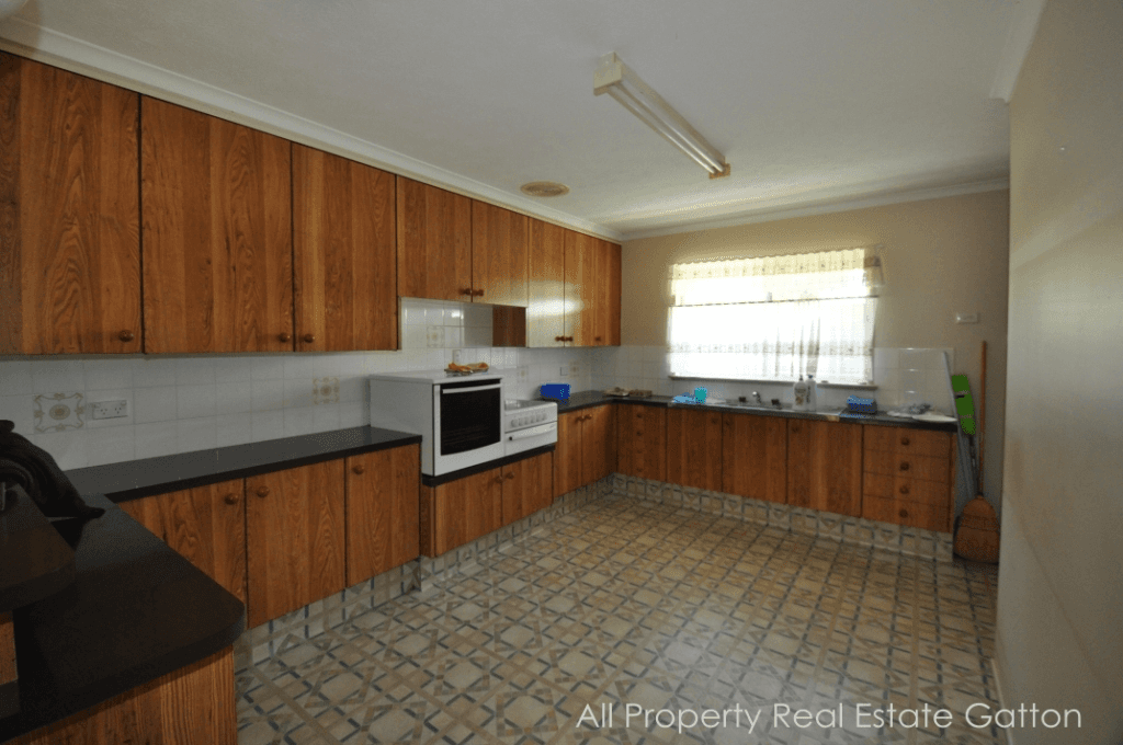 Room 2/40 Jensen Street, GATTON, QLD 4343