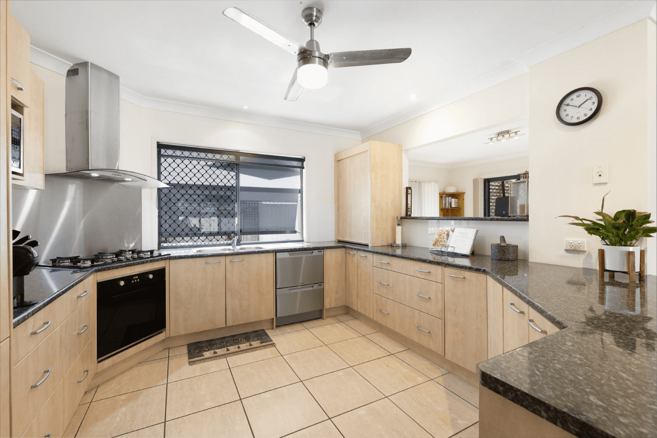 6 Whitby Place, PELICAN WATERS, QLD 4551