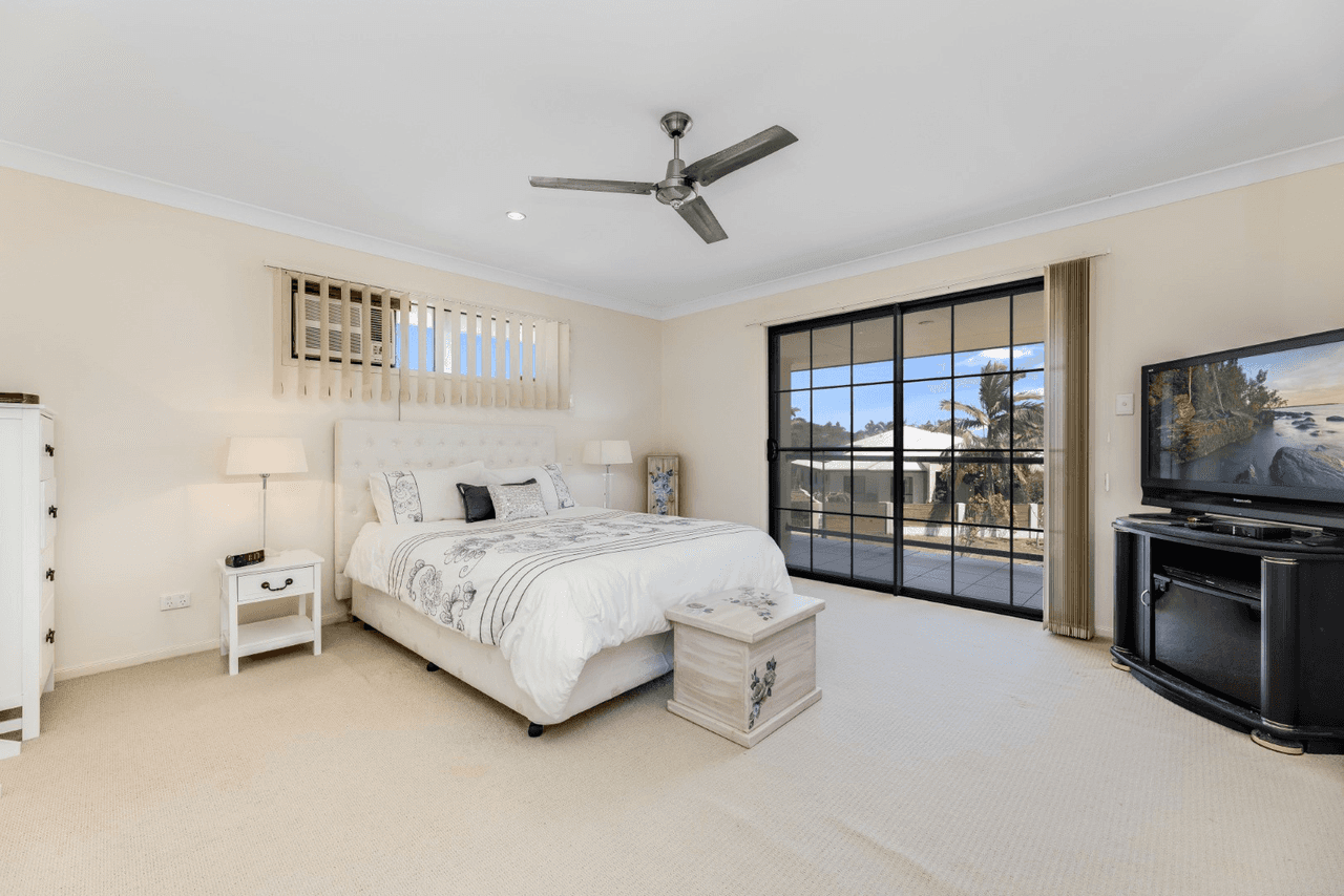 6 Whitby Place, PELICAN WATERS, QLD 4551