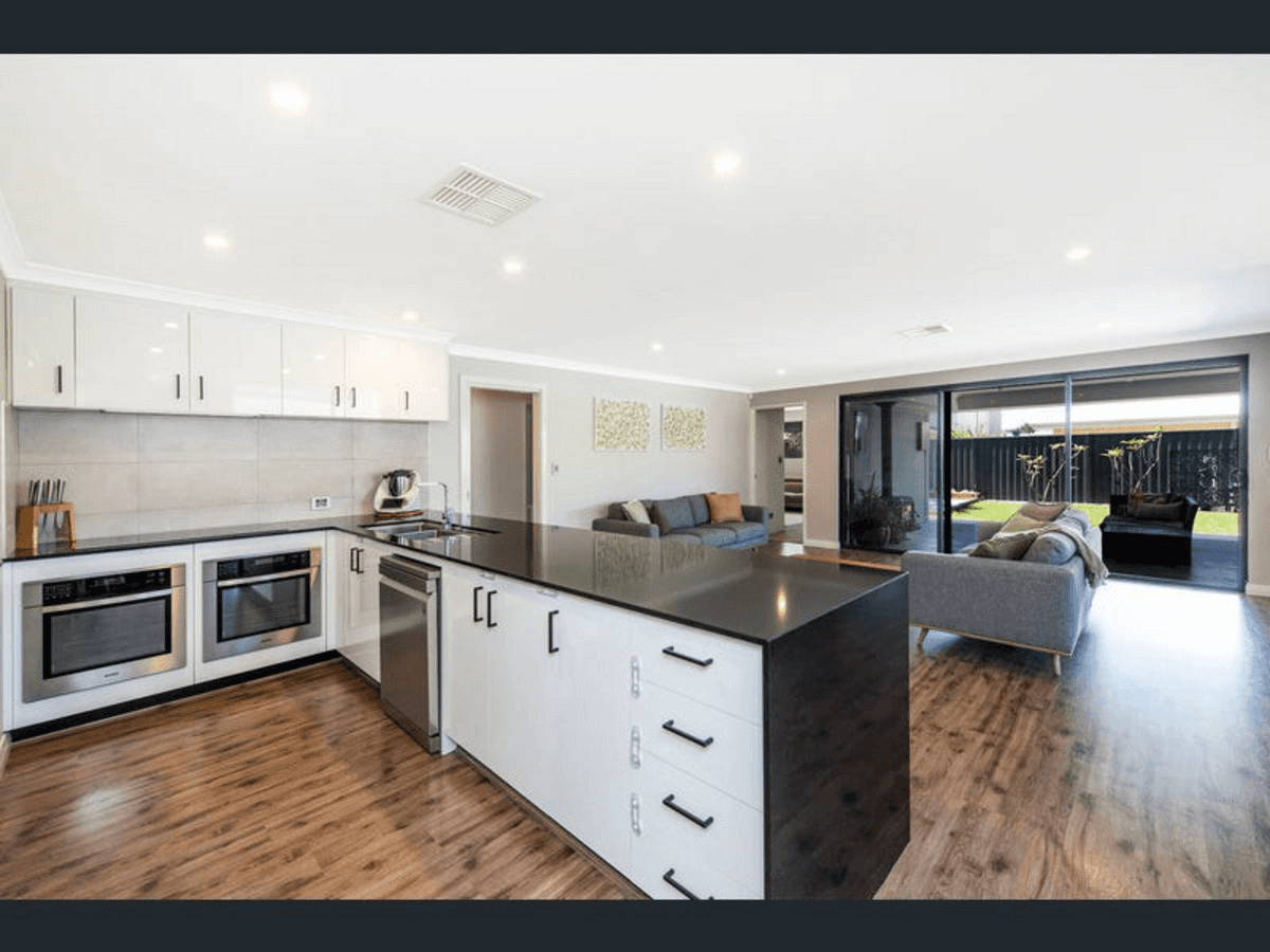 49 Portmarnock Drive, The Vines, WA 6069