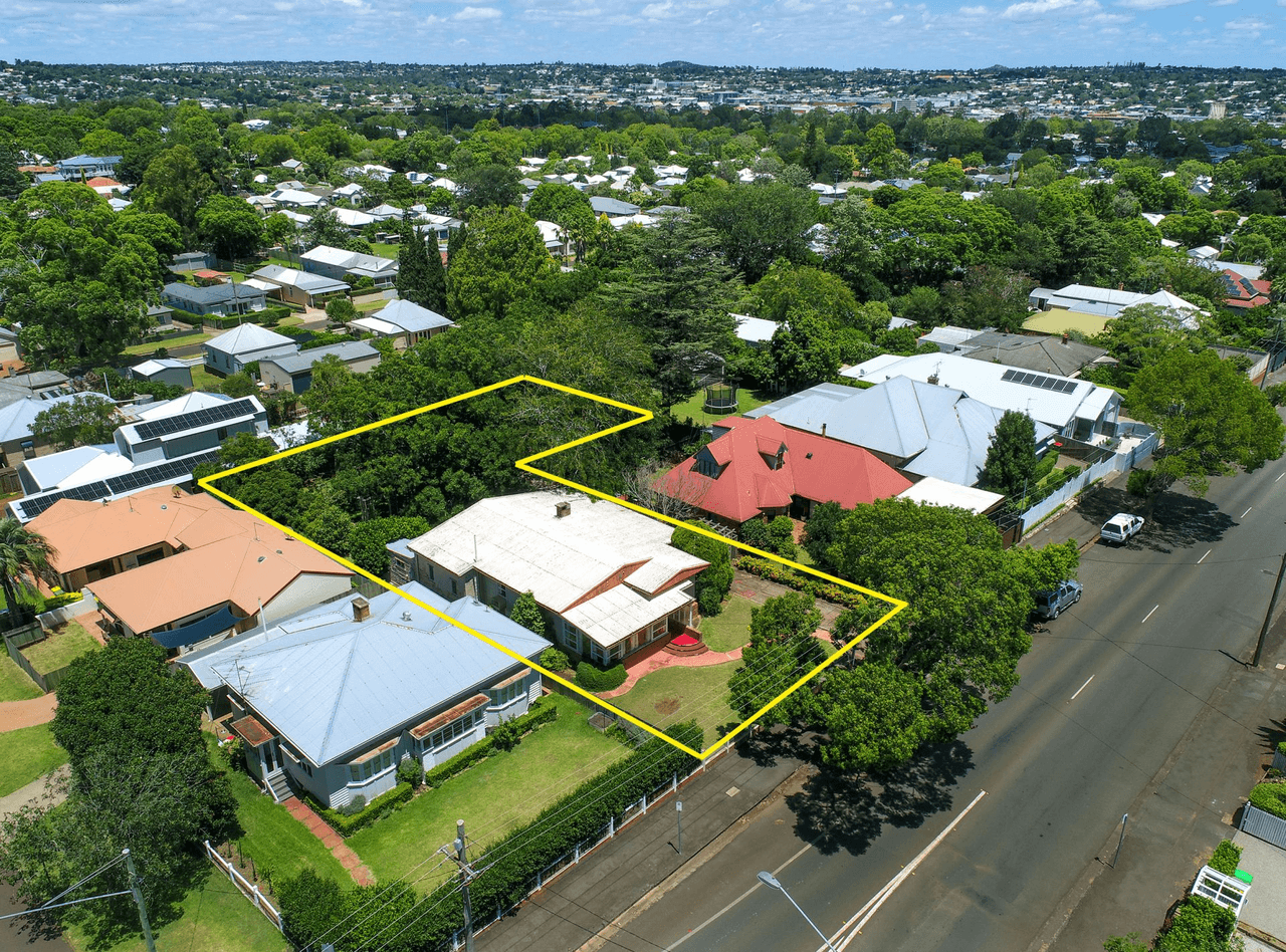 42 Bridge Street, East Toowoomba, QLD 4350