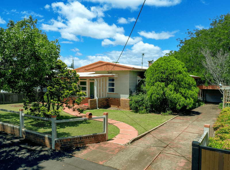42 Bridge Street, East Toowoomba, QLD 4350