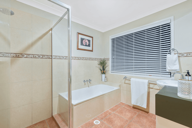 13 Roberts Drive, MAUDSLAND, QLD 4210